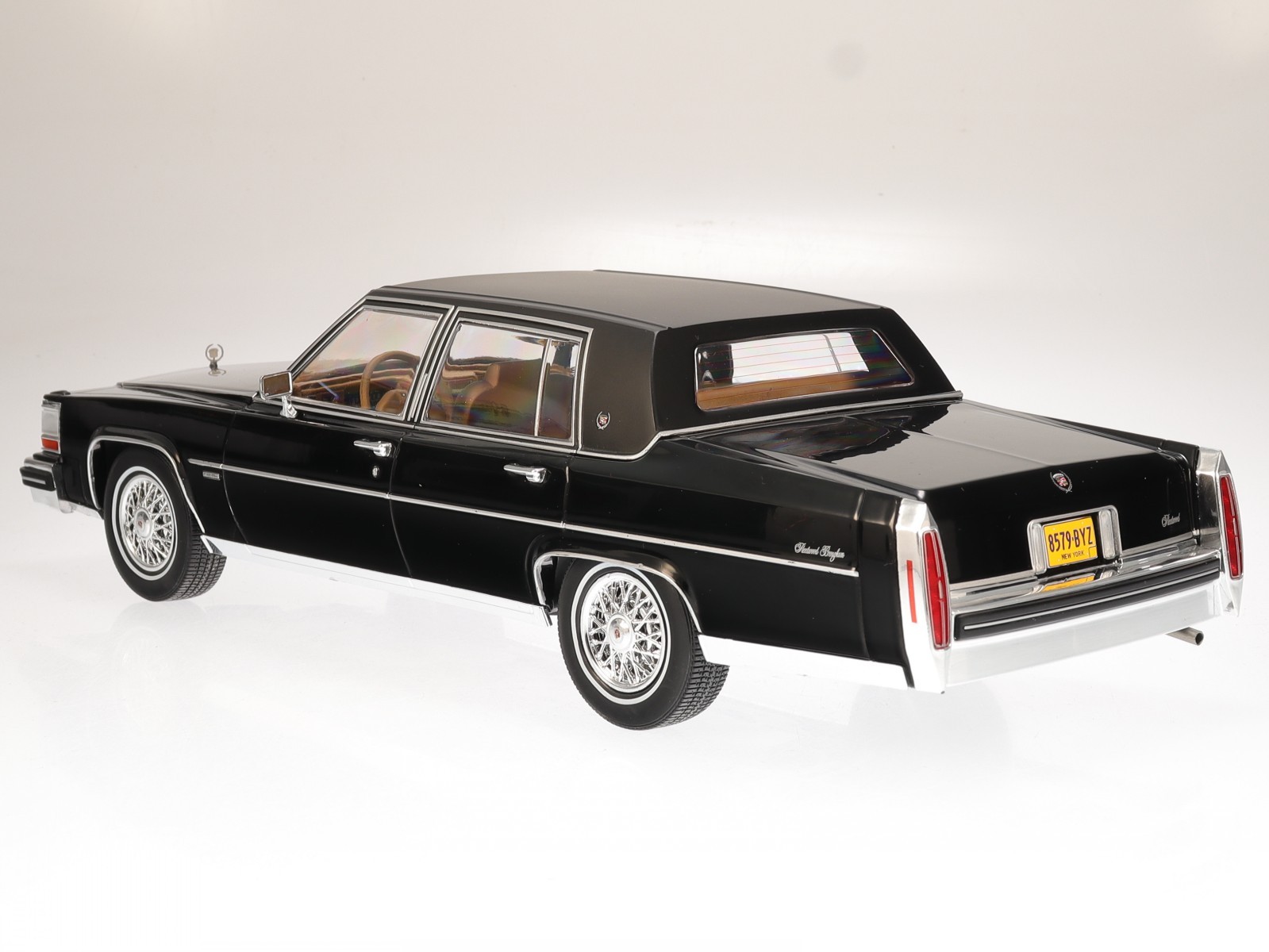 Cadillac Fleetwood Brougham 1982 Black diecast model car 18250 MCG 1:18