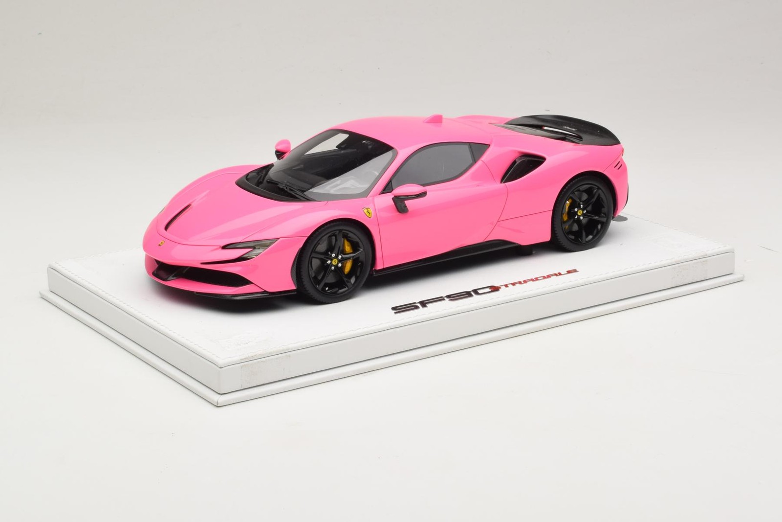 Ferrari SF90 Pack Fiorano Gloss Qatar Pink BBR 1:18 | RACELINE137