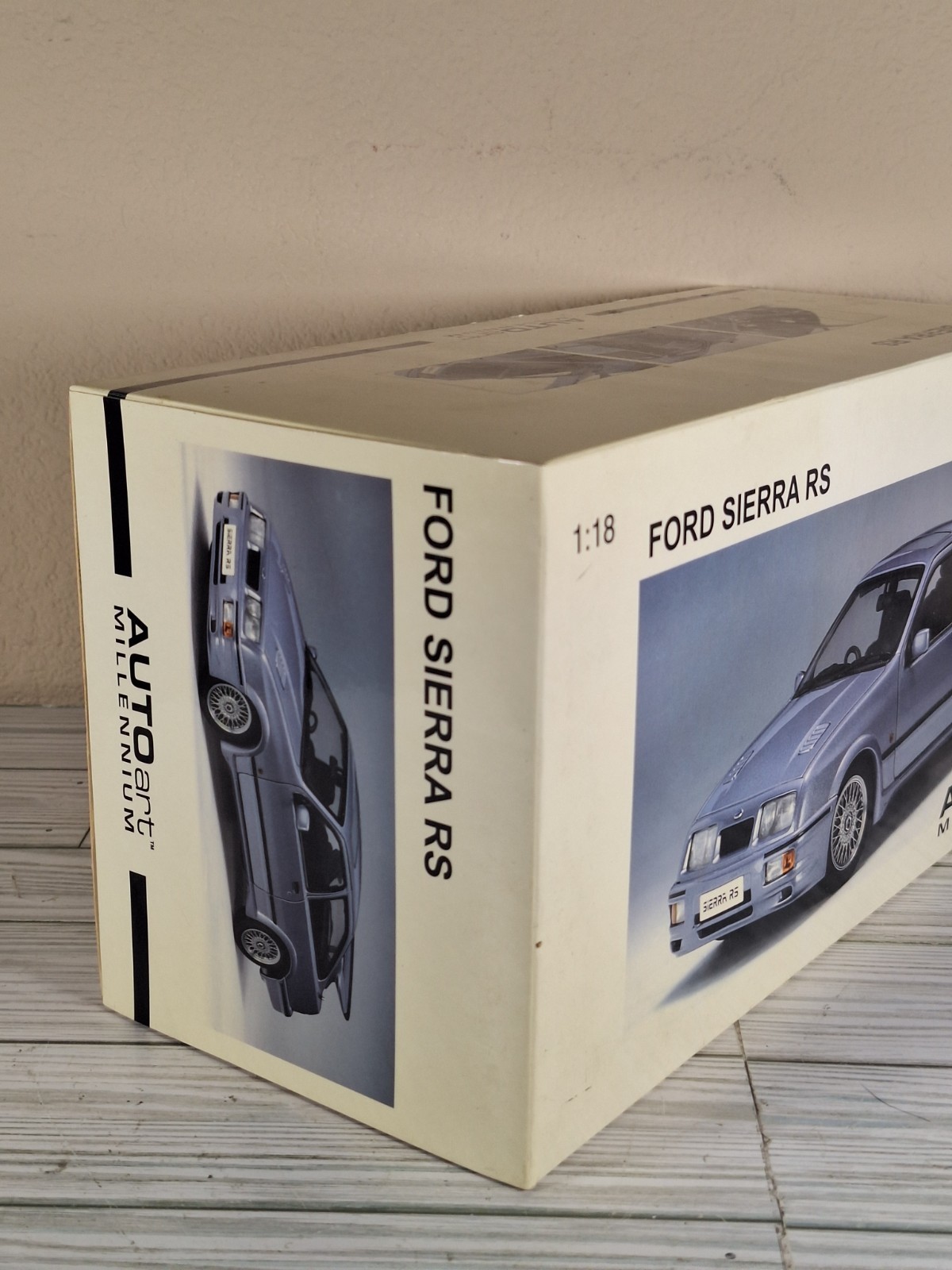 Autoart Millennium Ford Sierra Rs 500 Cosworth Rs500 1/18 Scale Diecast Model
