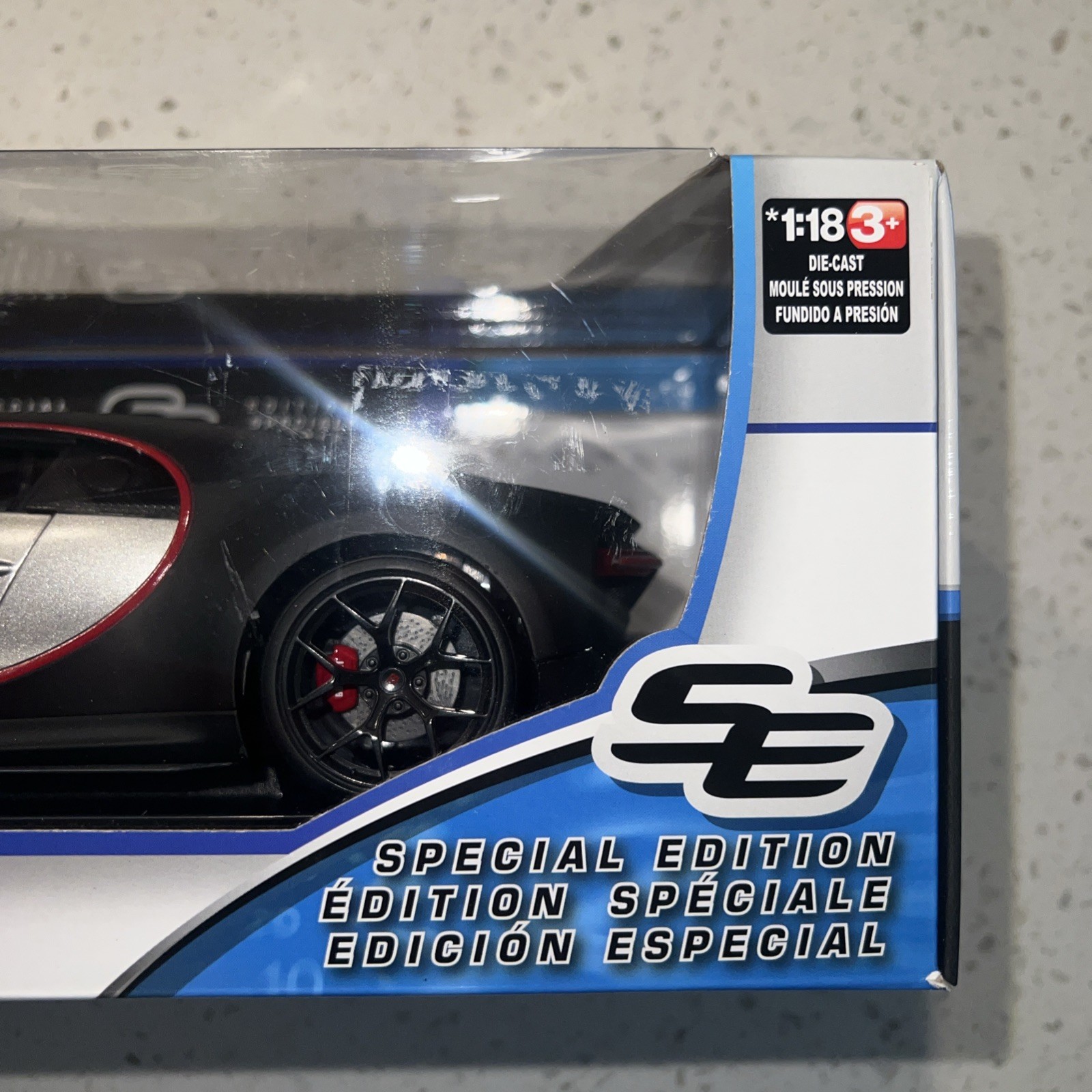 1/18 Maisto Bugatti Chiron Silver Black Diecast Special Edition
