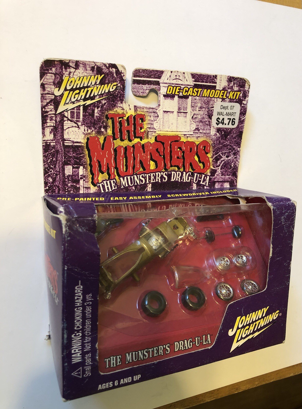 SEALED CONTENTS 2002 JOHNNY LIGHTNING THE MUNSTERS Drag-U-La DIE-CAST MODEL KIT