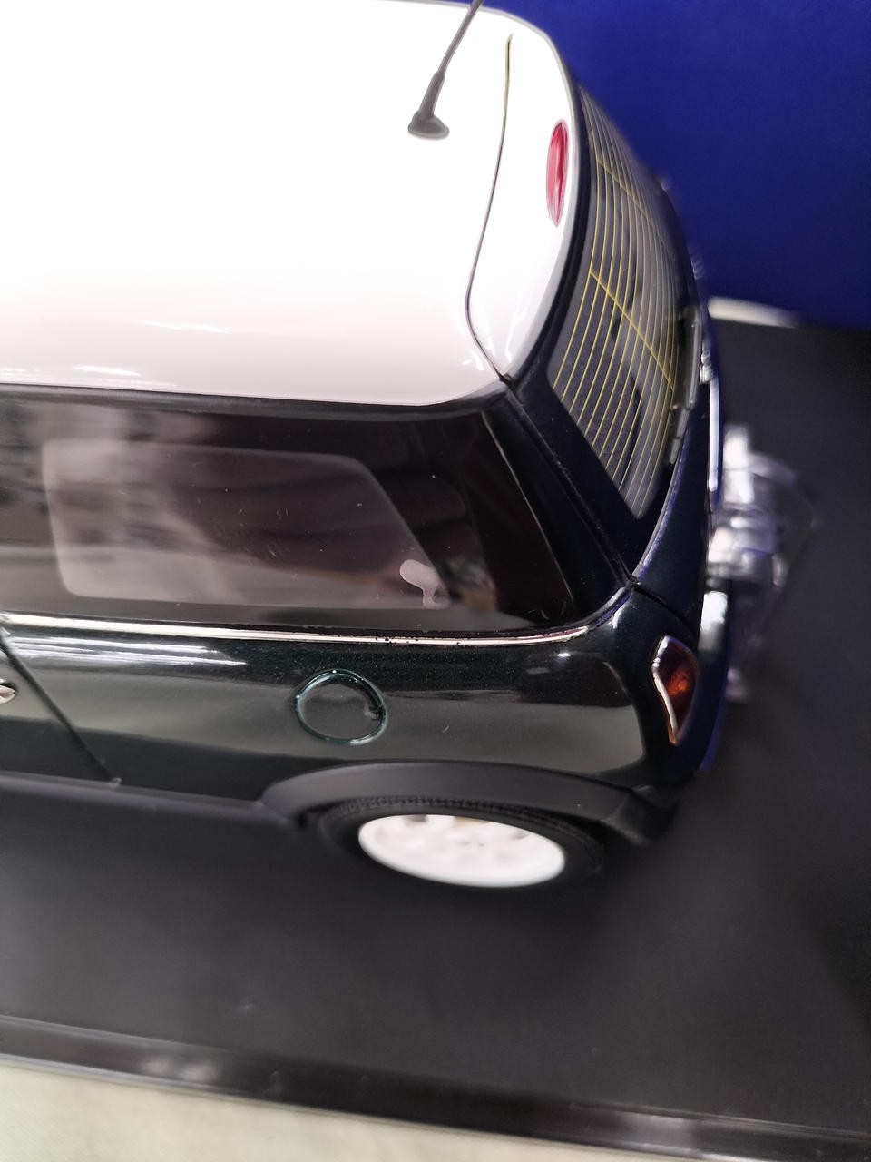 AUTOart 1/18 Mini Cooper Scale Model Car