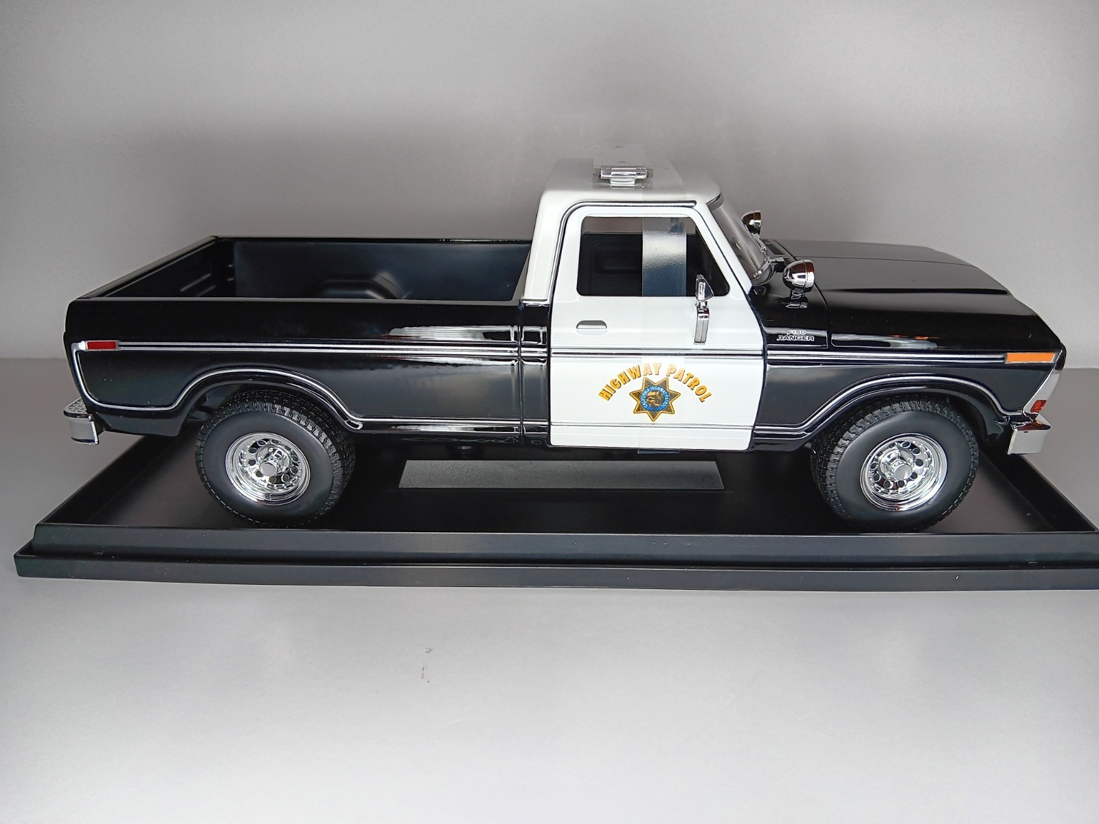 1979 Ford F150 Pickup 1:18 Maisto Exclusive Style Special Edition HighwayPatrol