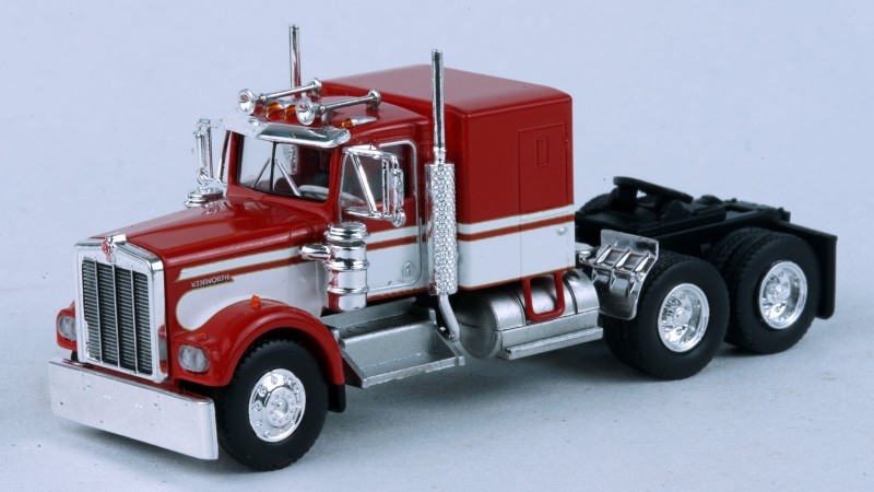 HO 1:87 Brekina 86251 – 1977 Kenworth W900 – RED/WHITE