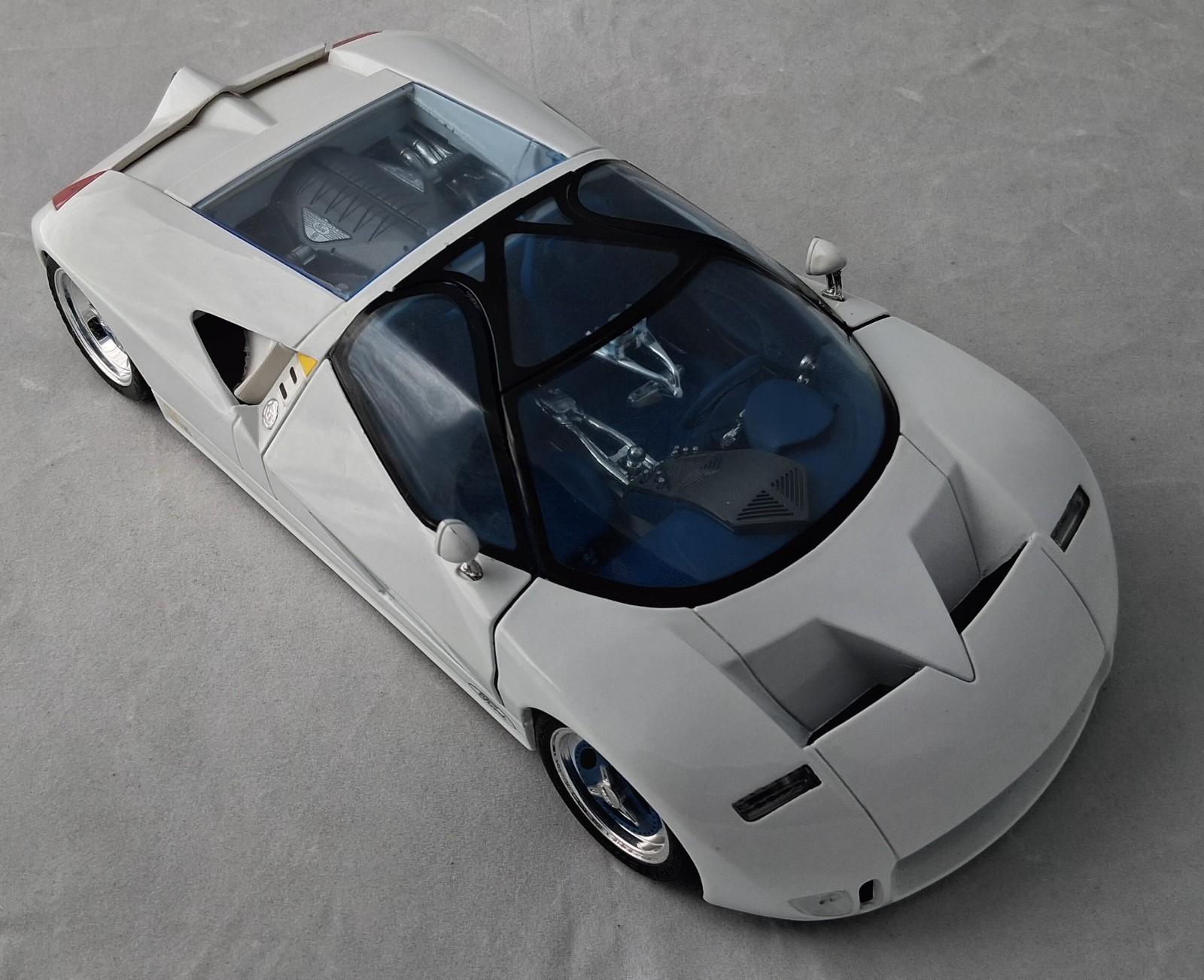 1995 Ford GT90 1:18 Diecast (White) : Maisto