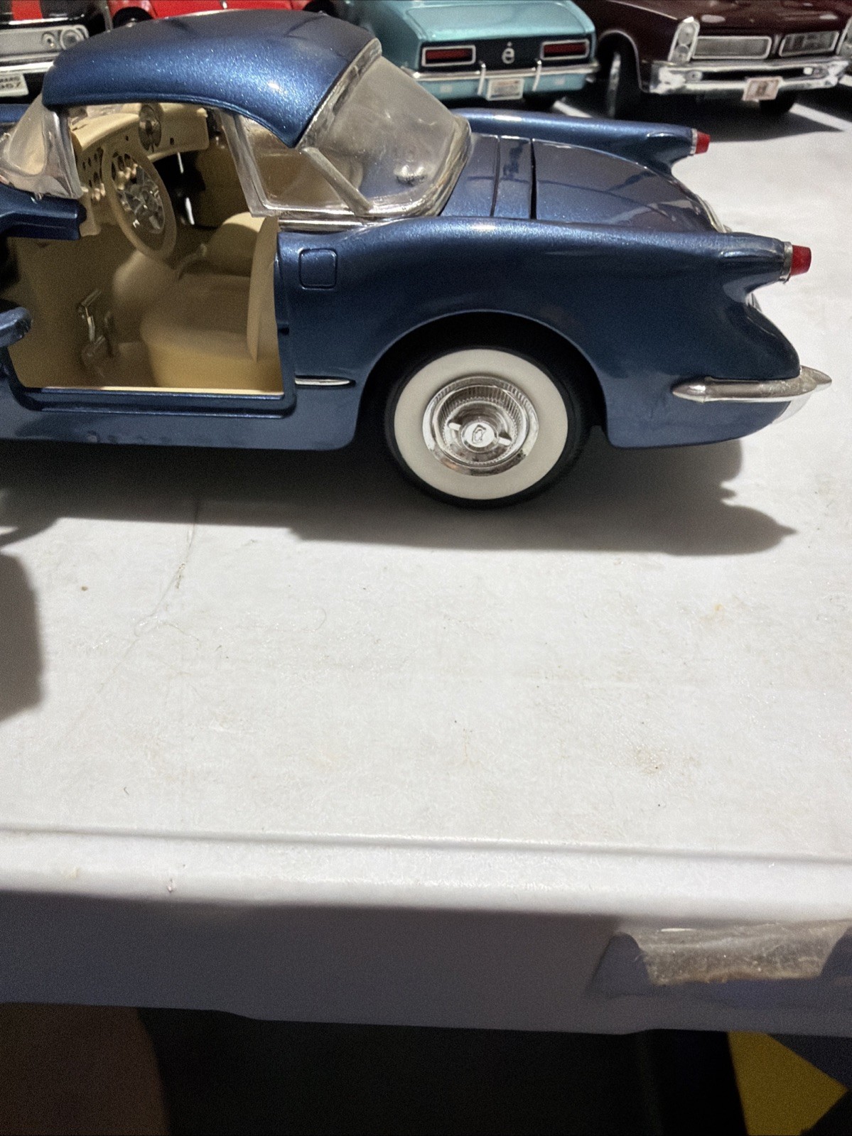 1954 Chevrolet Corvette Convertible Mira Golden Line 1:18 Diecast Car Model Navy
