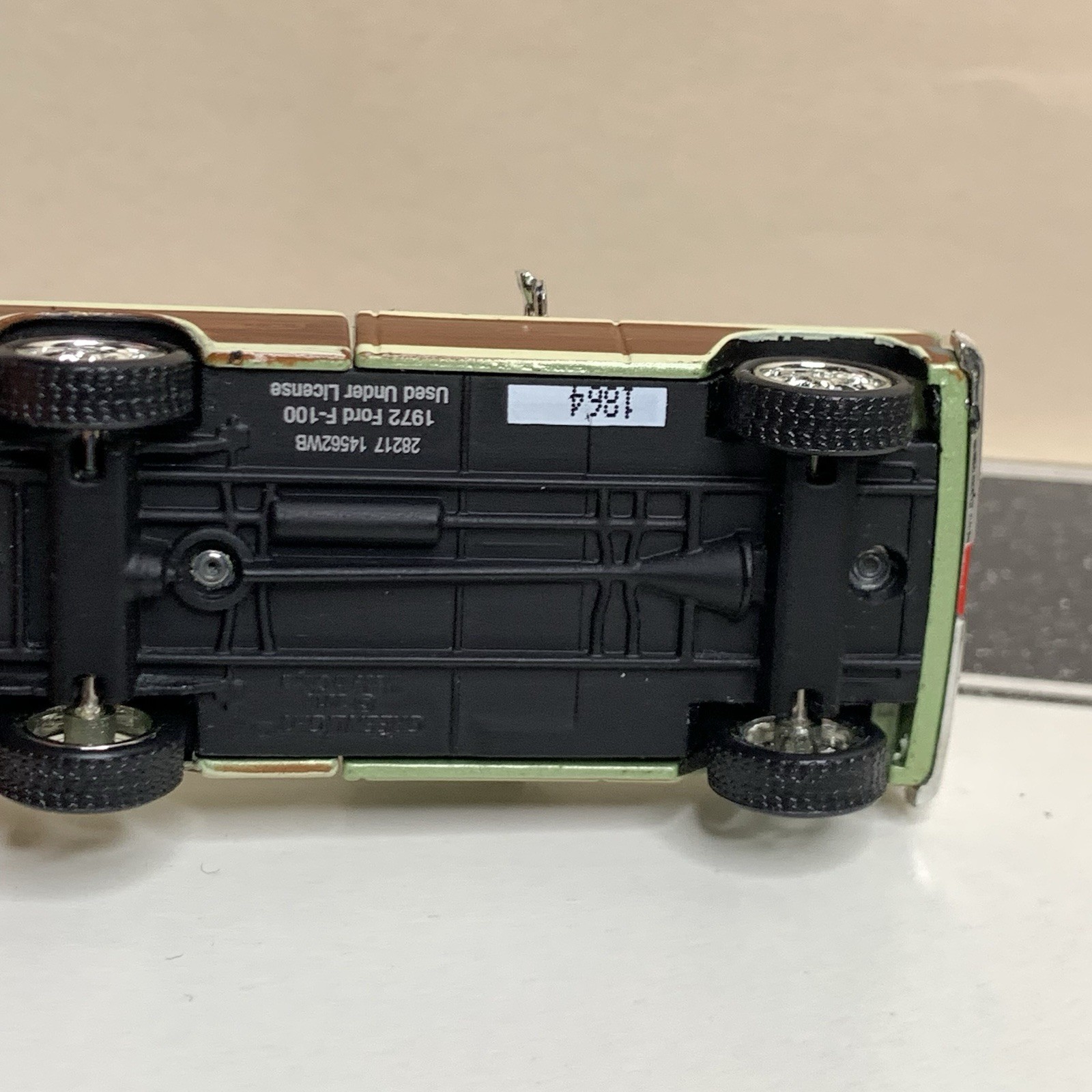 Greenlight 1972 Ford F-100 Pickup Truck Green w/Wood Panel Detail 1:64 NM