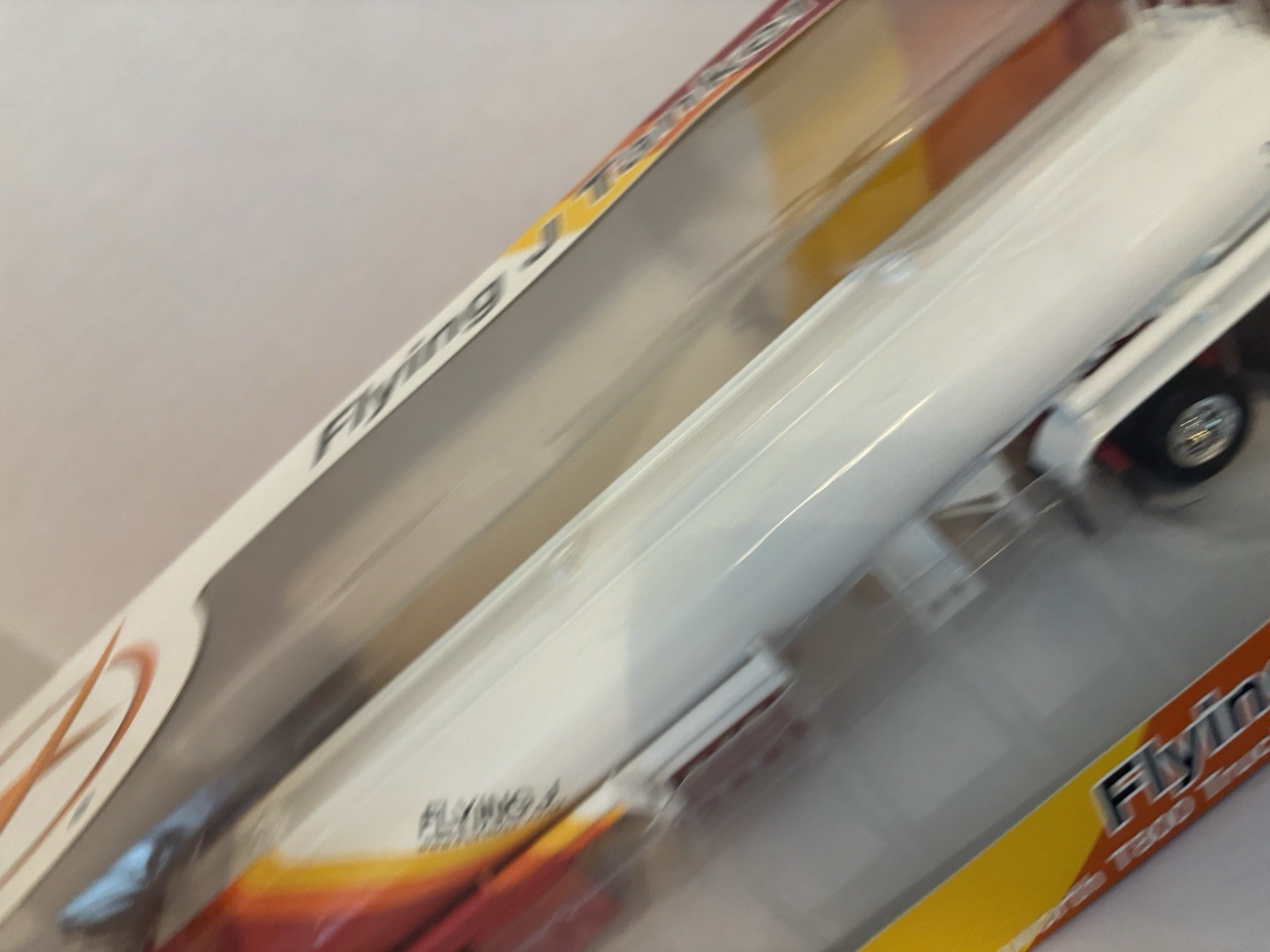 Norscot Flying J Kenworth T800 Tanker Truck W/ Heil 9200-DTS3 Diecast 1:50 58502