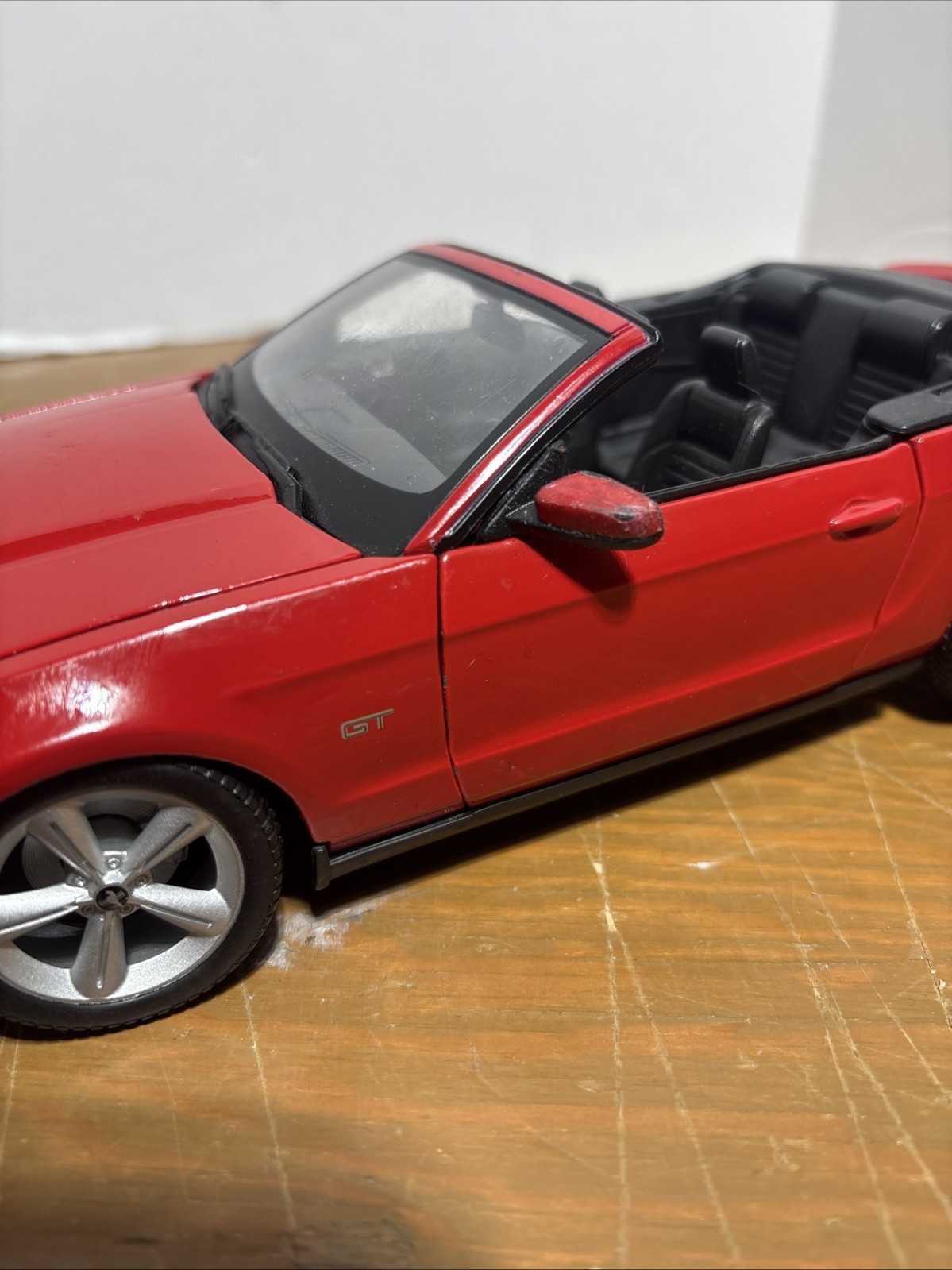 Maisto 2010 Ford Mustang GT Convertible Red 1:18 Scale Die-Cast , No Box