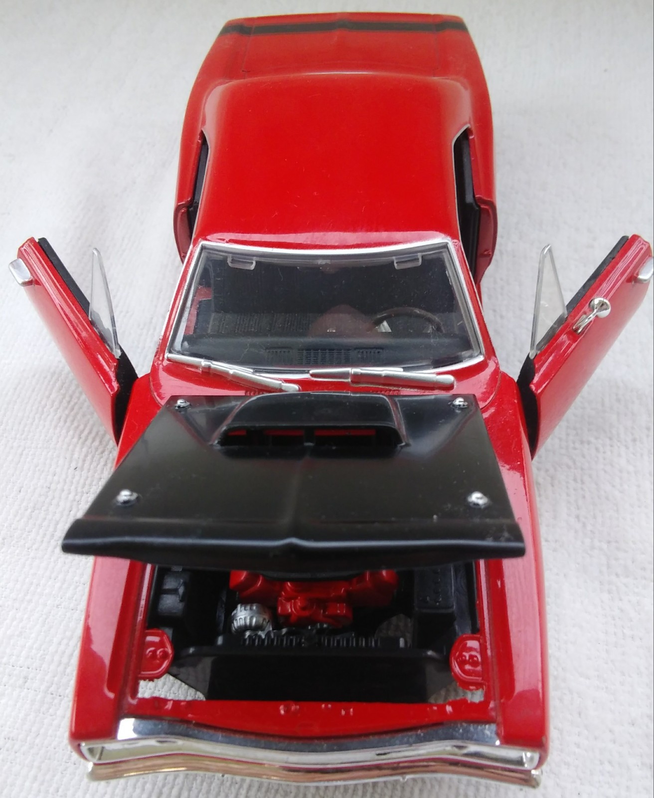 RED 1969 “AMERICAN GRAFFITI” DODGE CORONET SUPER BEE 1:24 SCALE DICAST CAR