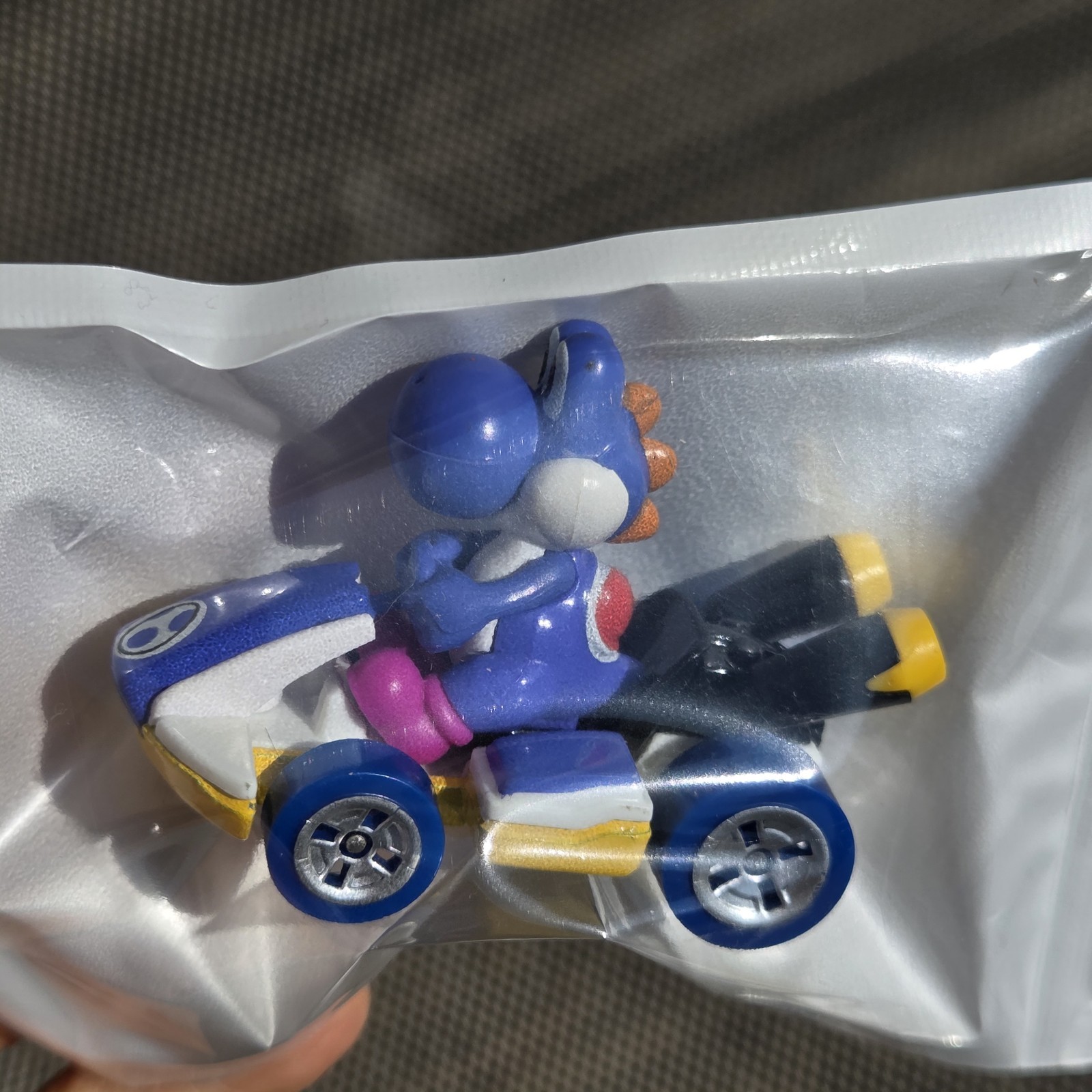 2018 Yoshi Mattel Hot Wheels Die-Cast Standard Kart (Black & Blue? / Purple?)