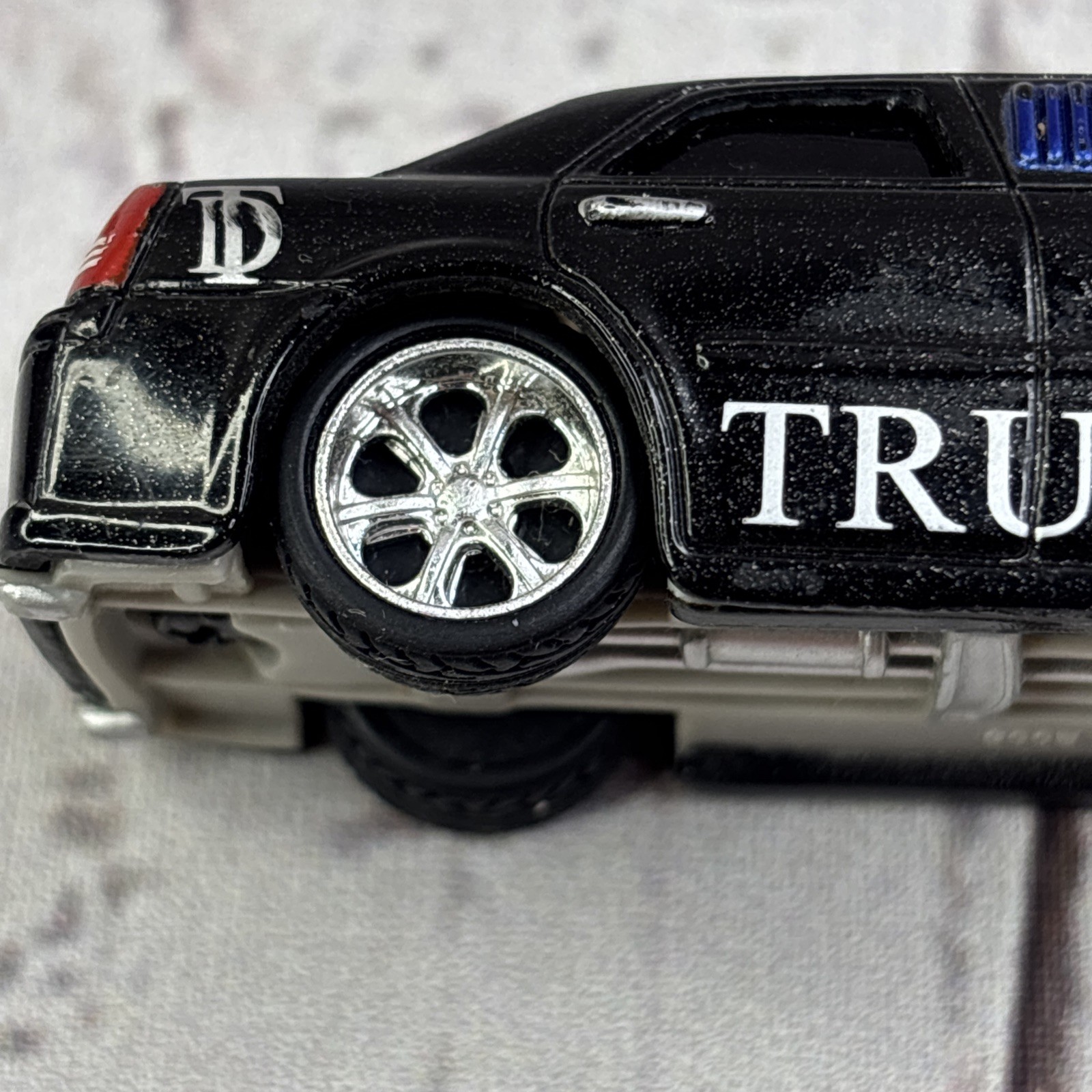 Trump Executive Diecast Collection Chrysler 300C Hemi Limo By Maisto 1/64 Scale