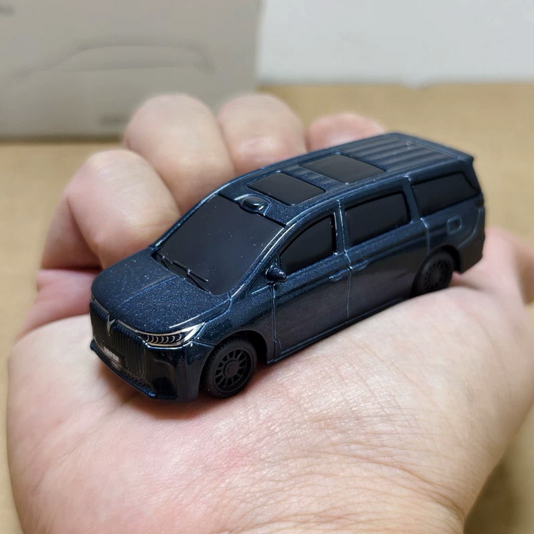 1/64 Scale VOYAH DREAMPOWER MPV Diecast Car Model Collection Toy Gift