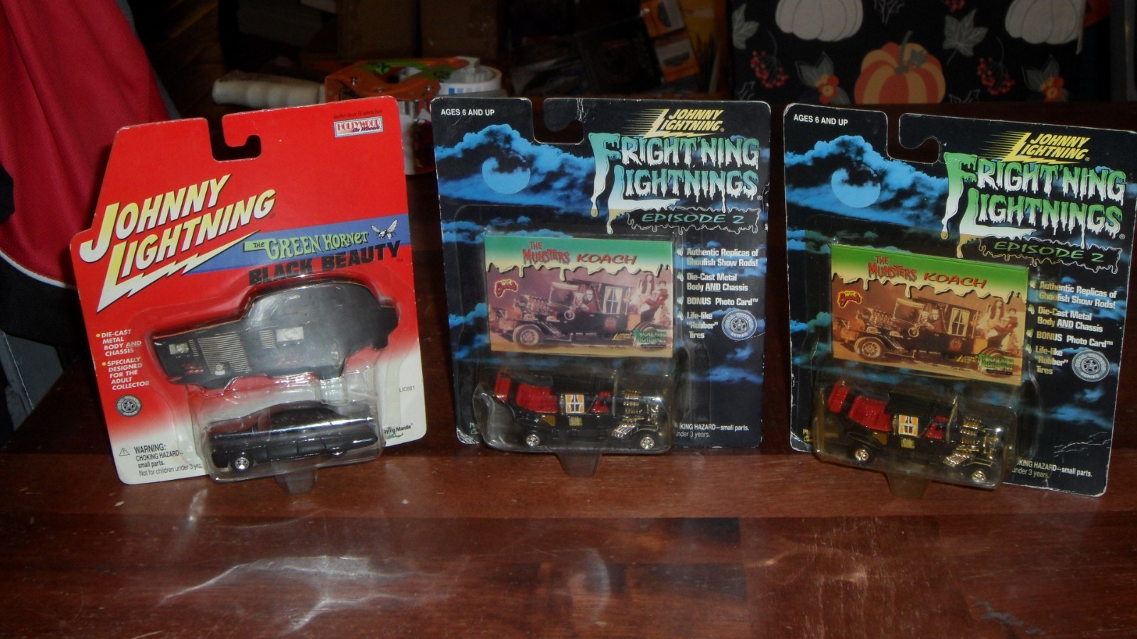 2X Johnny Lightning Munsters Barris Koach Episode 2 & Green Hornet Black Beauty
