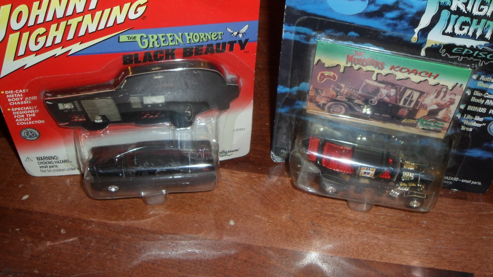 2X Johnny Lightning Munsters Barris Koach Episode 2 & Green Hornet Black Beauty
