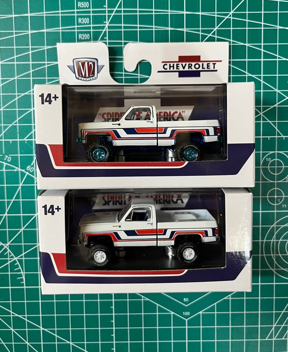 M2 Machines CHASE & REGULAR 1976 Chevy K-10 Spirit of 76 4×4 Truck 1:64 diecast