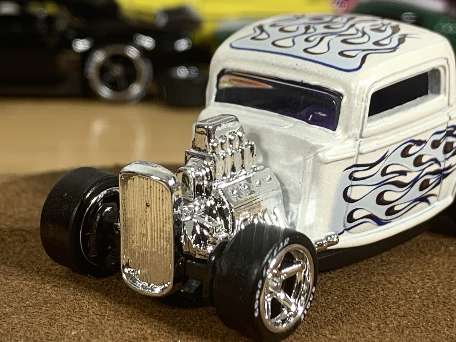 Hot Wheels ’32 Ford Pearl White with Flames Hot Rod Custom Wheel Swap Loose