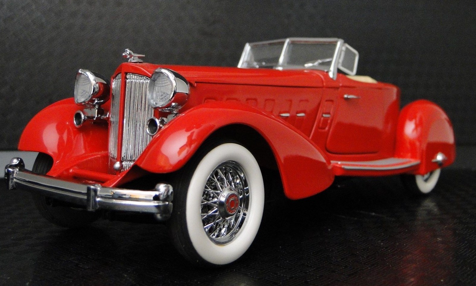 Classic Race Car Racing Racer Carousel Red 1 18Unique12Metal Diecast Model24