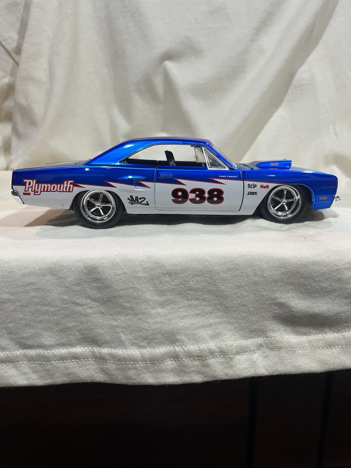 1:24 Jada 1970 Plymouth Road Runner Mint Condition. Loose No Box. Look Pictures