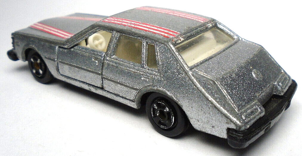 VINTAGE MADE IN HONG KONG CADILLAC SEVILLE SILVER 3″ DIECAST CAR OPENING DOORS