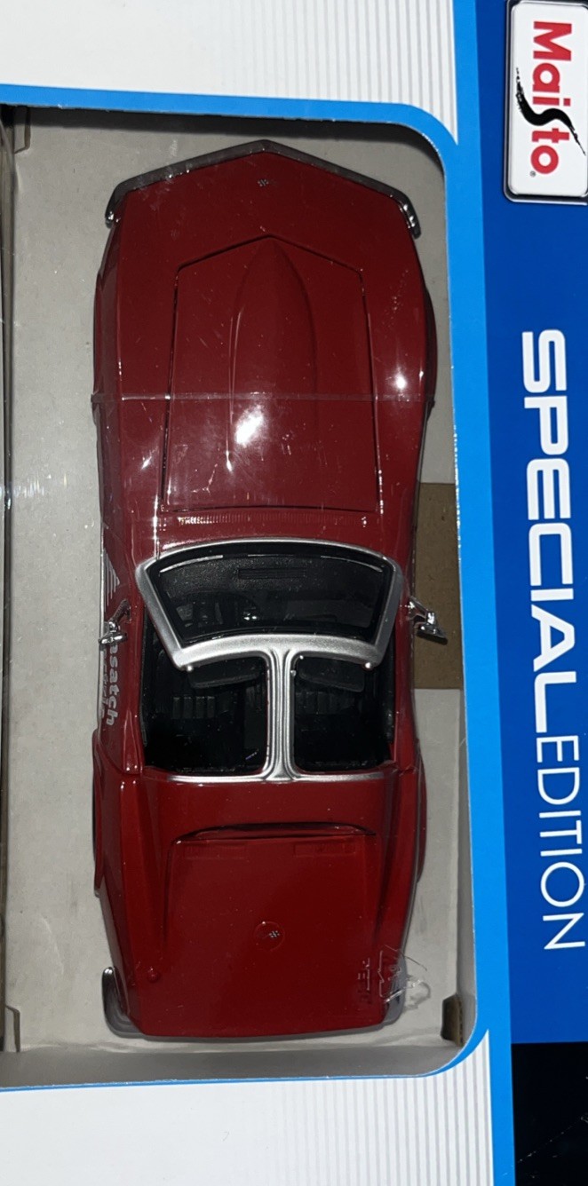Maisto 1970 Corvette Convertible Red 1:24 Diecast Model