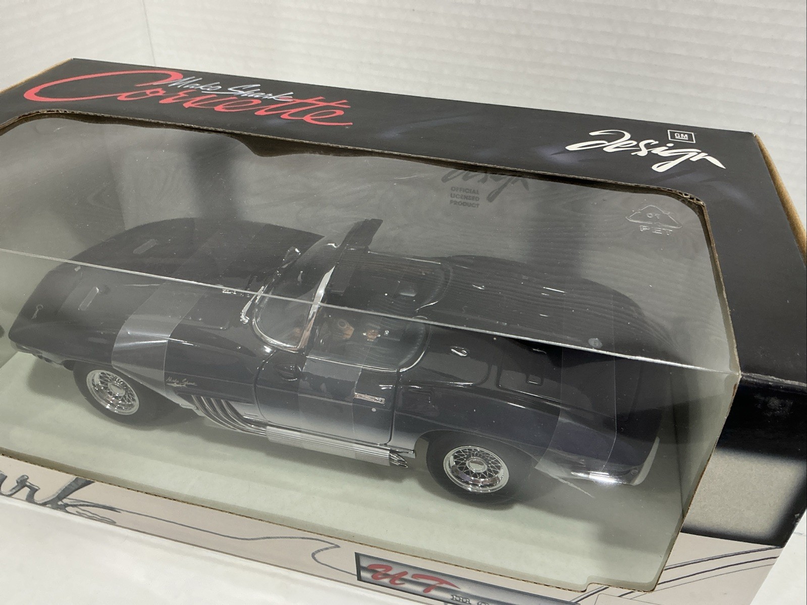 UT Mako Shark 1961 Chevrolet Corvette Concept 1:18 Diecast (NEW NIB)