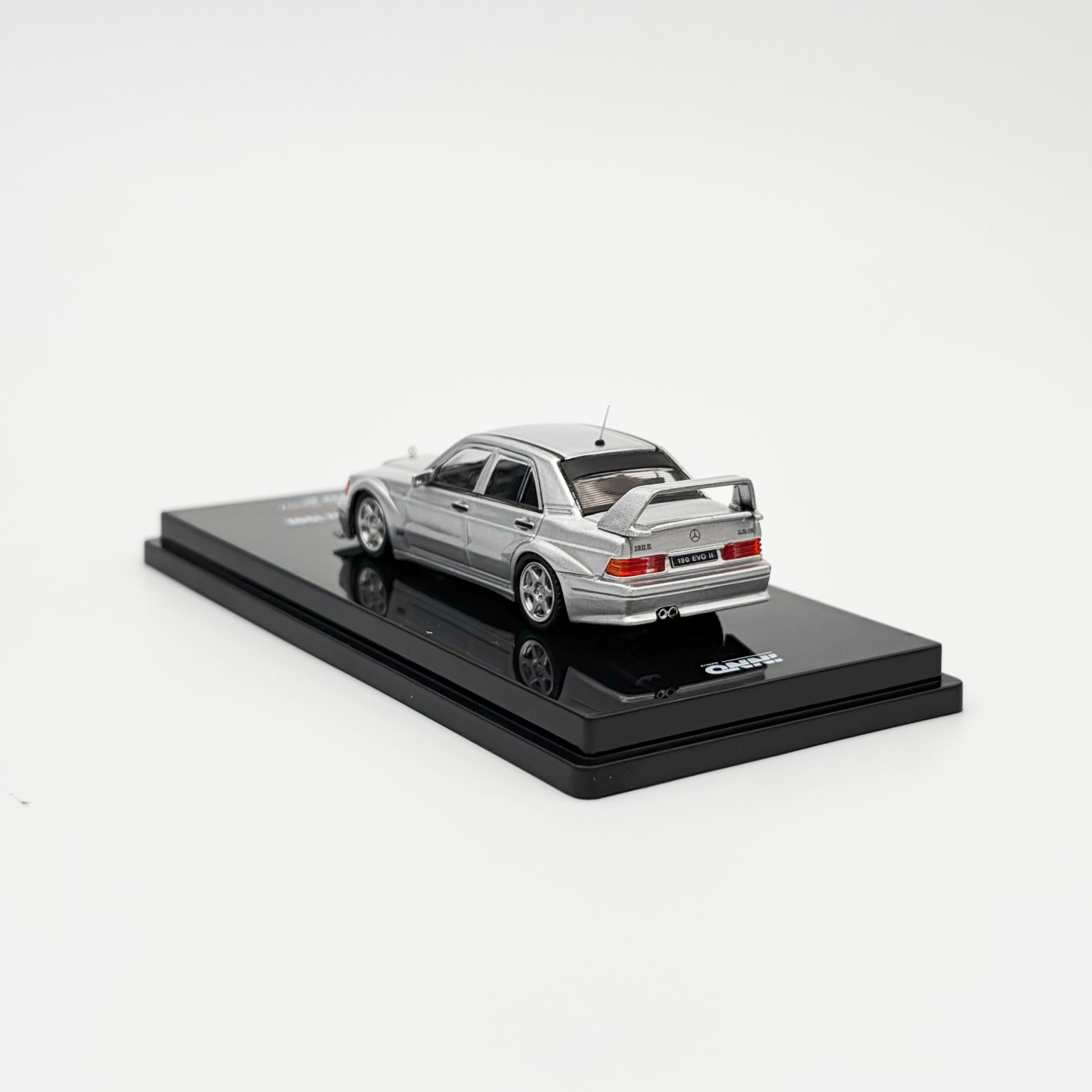 INNO64 1:64 Mercedes-Benz 190E Silver