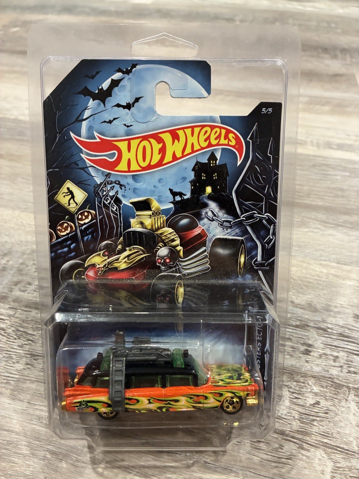 2014 Hot Wheels Halloween Ghostbusters Ecto-1 Kroger Exclusive Pumpkin Face 5/5