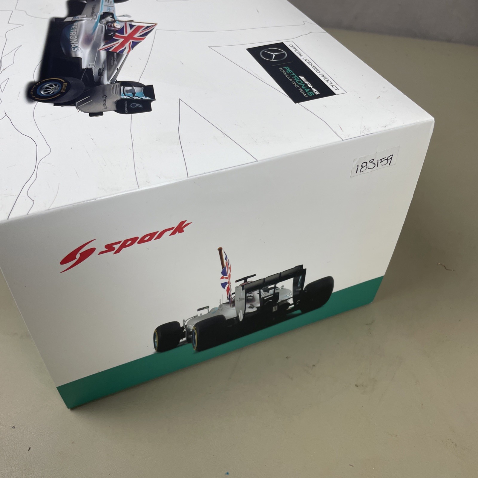 Spark Model 1/18 Lewis Hamilton 2014 Mercedes F1 W05 Winner Abu Dhabi GP 2014