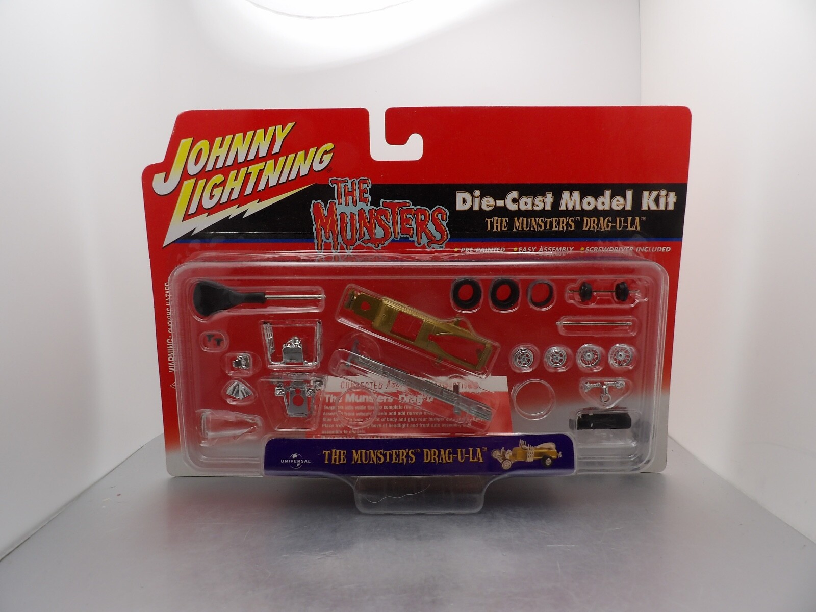 THE MUNSTERS DRAG-U-LA 2001 JOHNNY LIGHTNING 1:64 DIE-CAST MODEL KIT