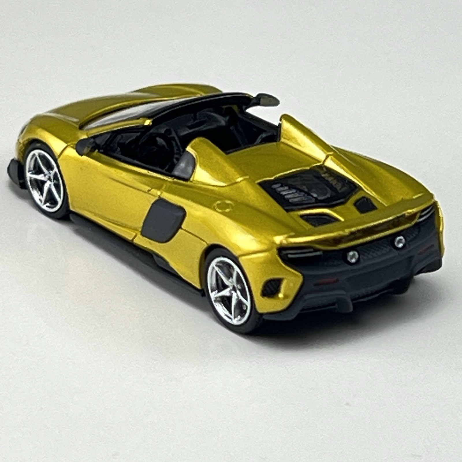 Minichamps 1/87 HO McLaren 675LT Spider 2016 Solis Yellow Metallic 870154434