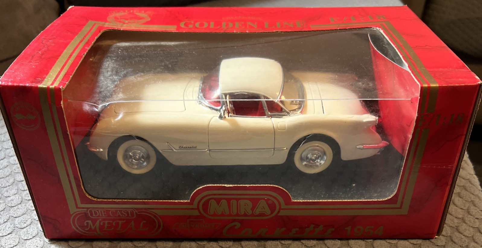 MIRA 1953 Chevy Corvette 1:18 w/Black Top – GOLDEN LINE New