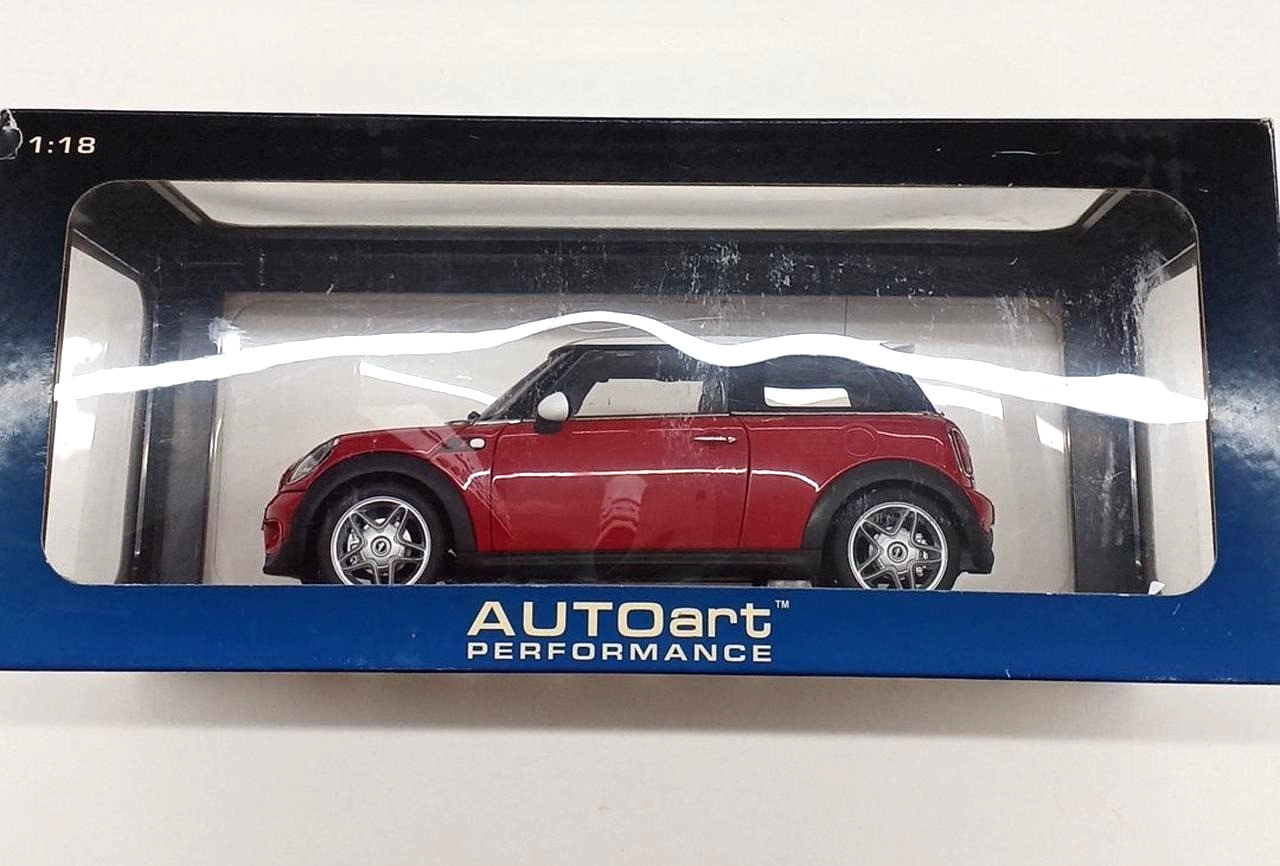 AUTOart Performance 1/18 Mini Cooper S Red White