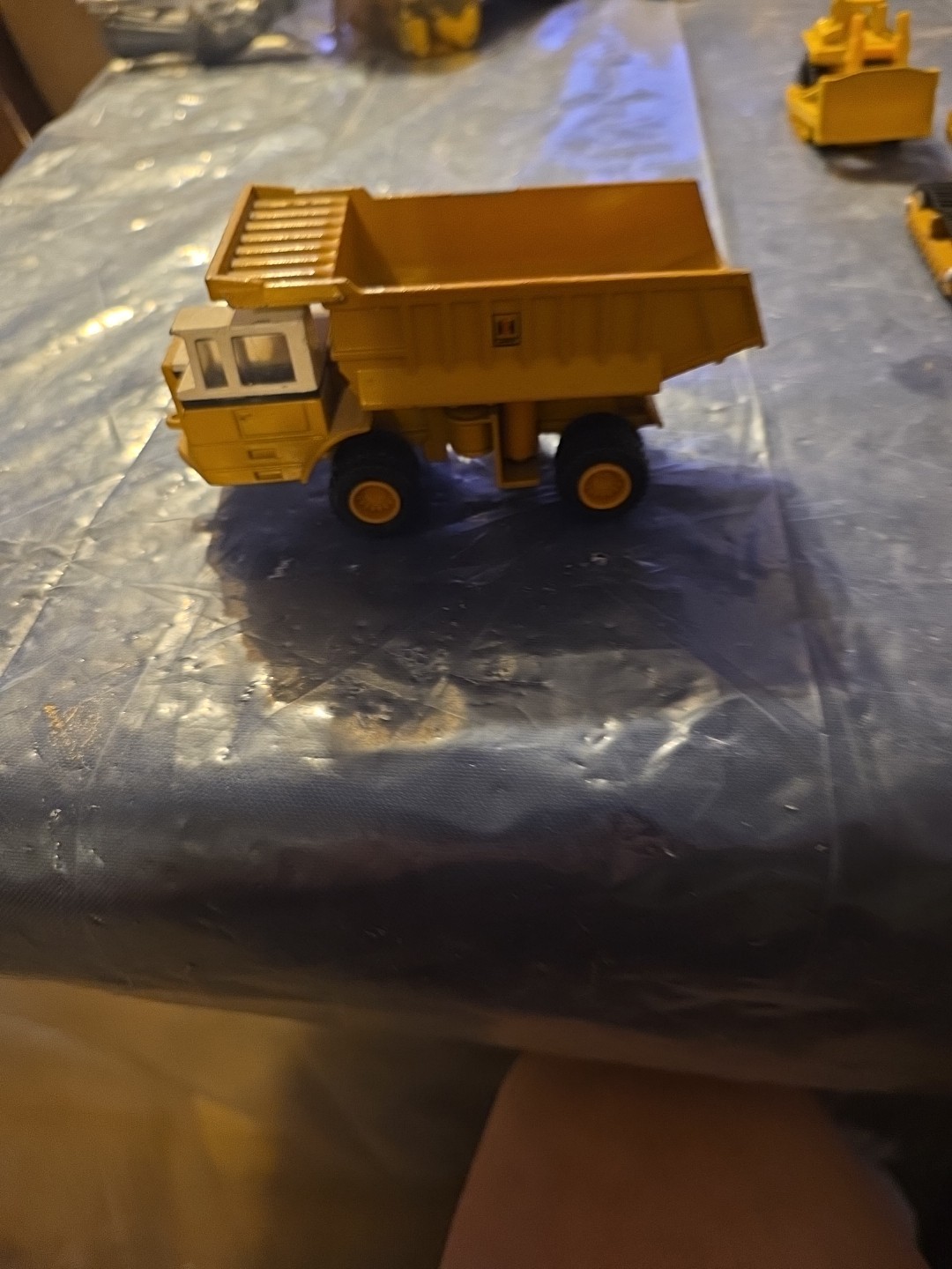 ERTL Lot of 4 Construction Vehicles + A Hot Wheels Bulldozer & Cat Truck Free Sh