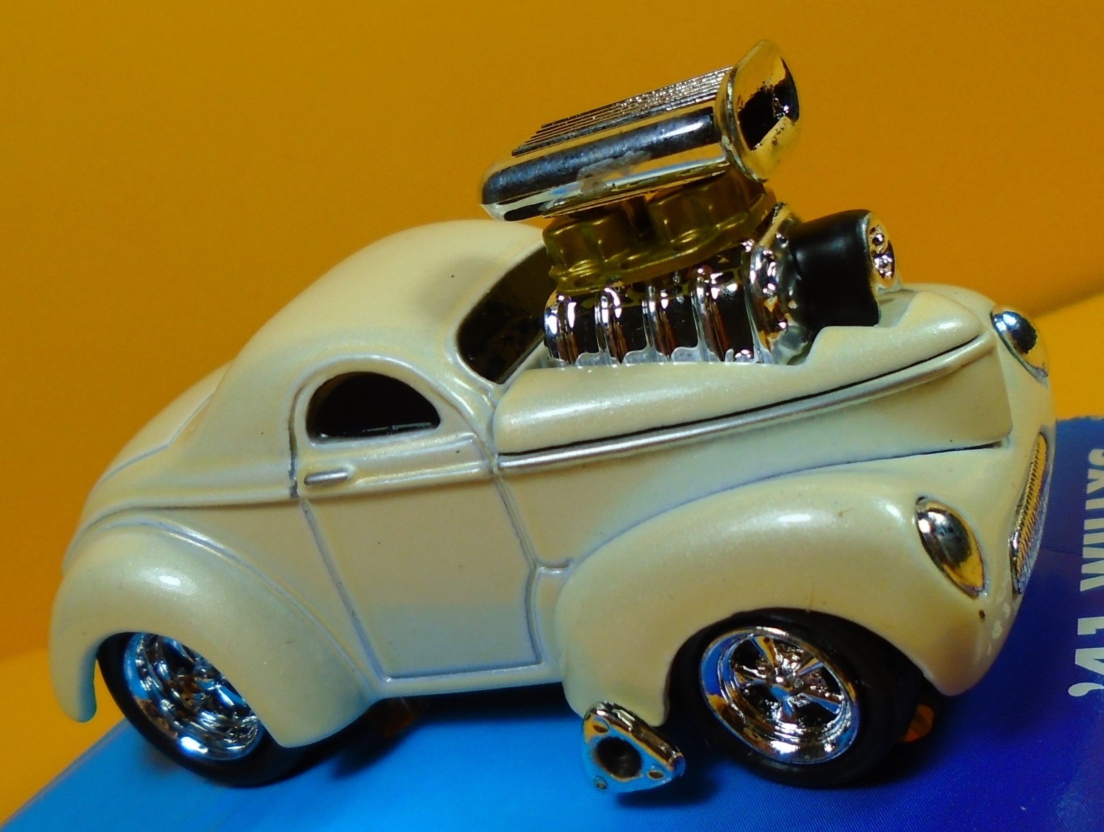 1941 41 Ford Willy’s Coupe Muscle Machines 1/64 2002 *NEW