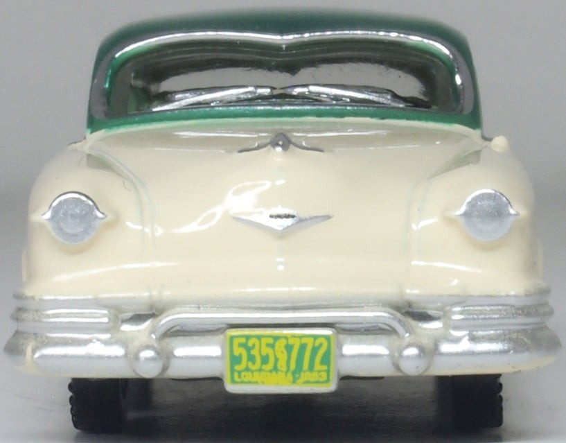 NEW RELEASE OXFORD Diecast 1/87 1953 Kaiser Manhattan 4dr. 87KM53001 Ivory/Grn