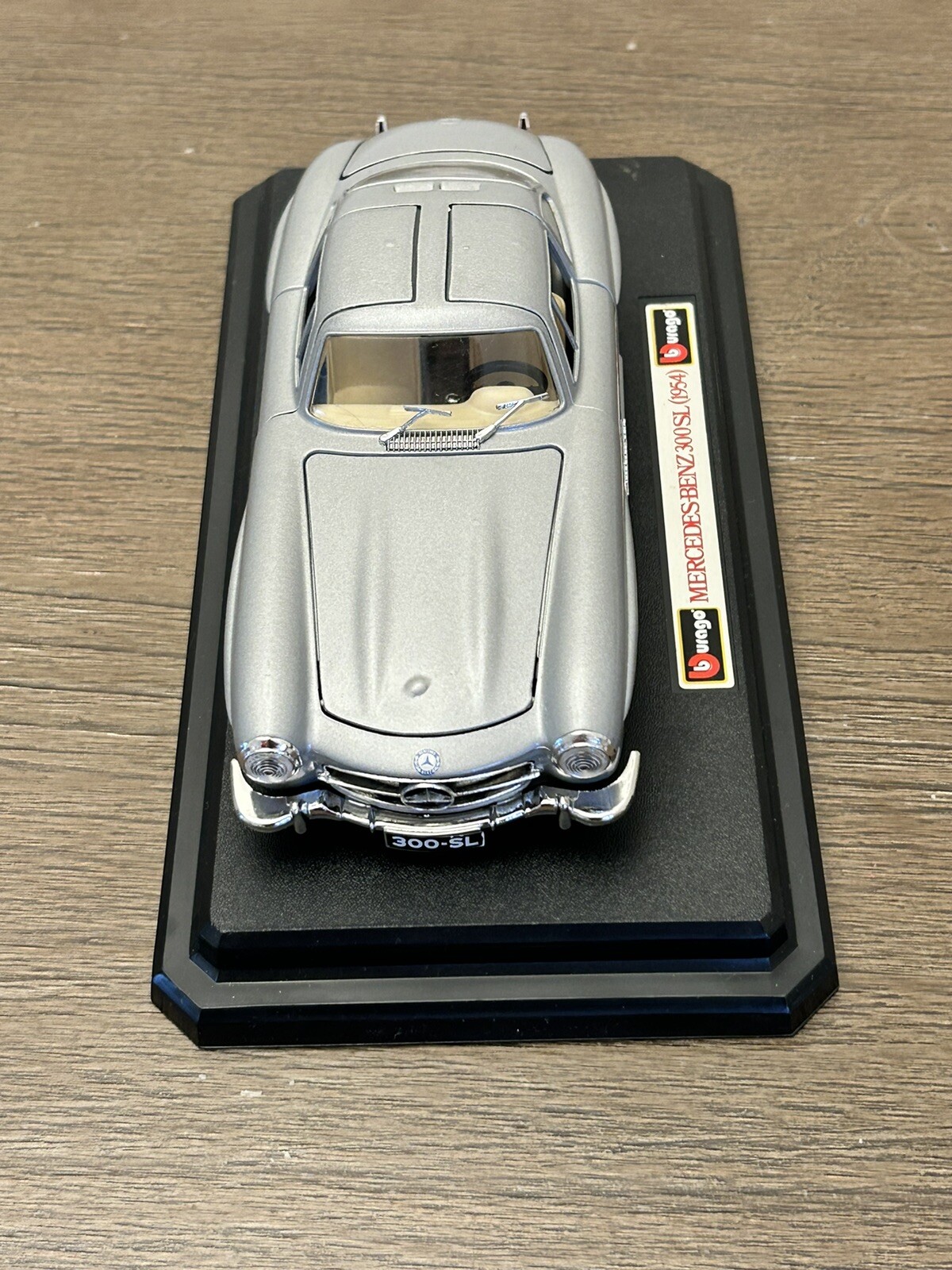 Burago Mercedes Benz 300SL 1954 1/24 Scale Gull Wing Diecast With Stand