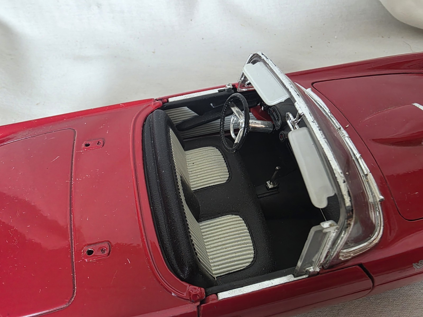 Road Tough – 1:18 Scale 1955 Red Tbird Removable Hard Top Convertible P24