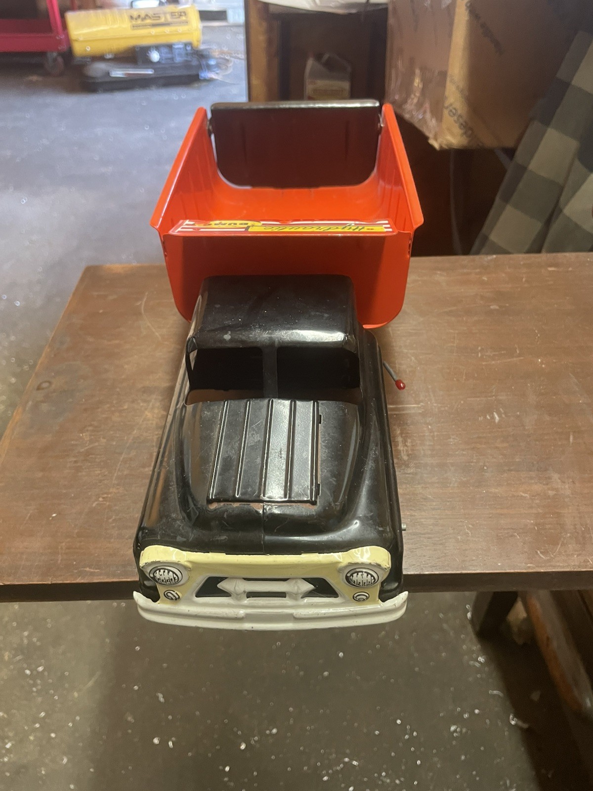 Vintage! 1940’s Louis Marx pressed steel, hydraulic dump Truck “WORKS”