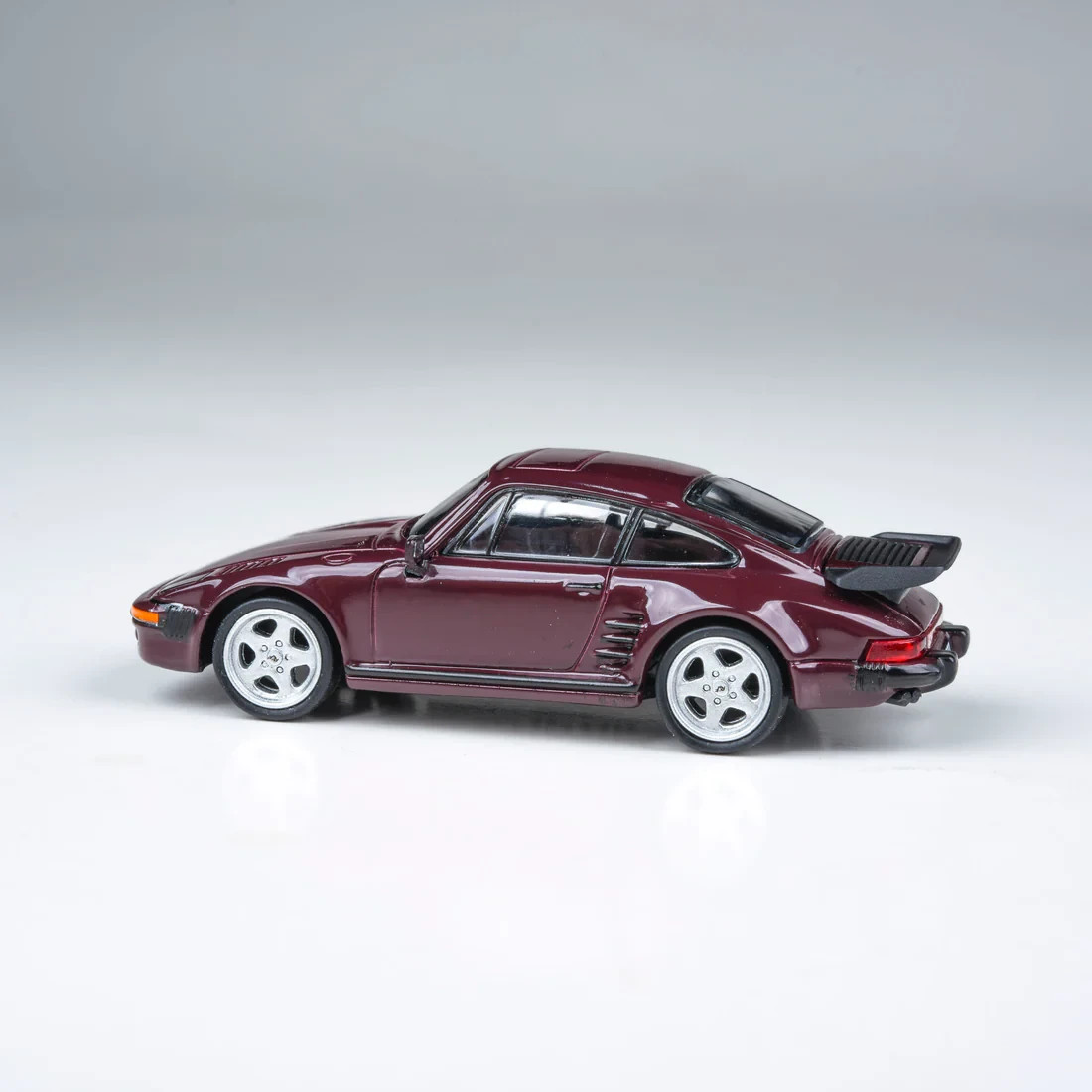 PARA64 Porsche 1986 RUF BTR Slantnose Ruby Red Metallic 1:64