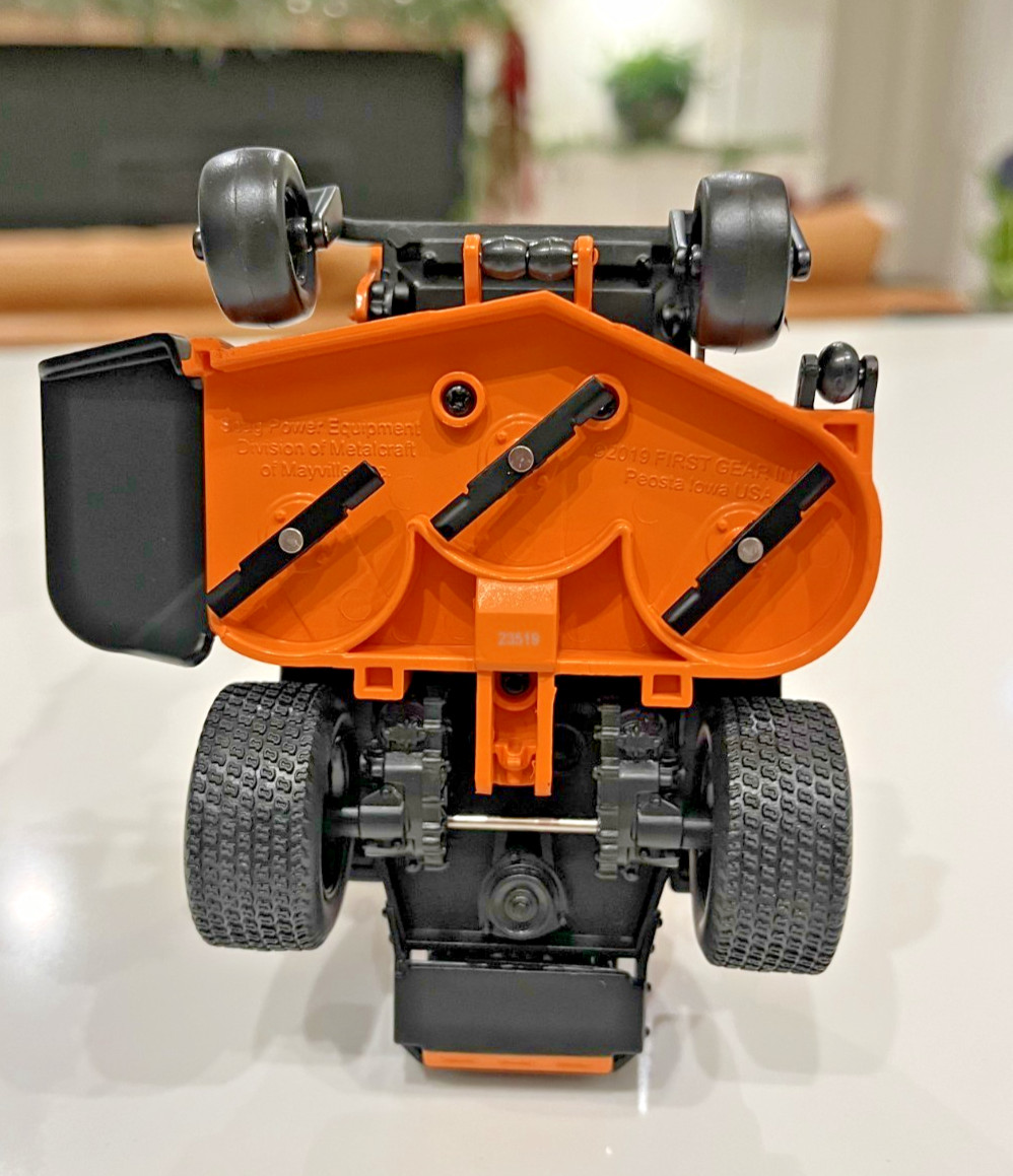 Scag Patriot 1/16 Scale Diecast Replica Zero-Turn Lawnmower