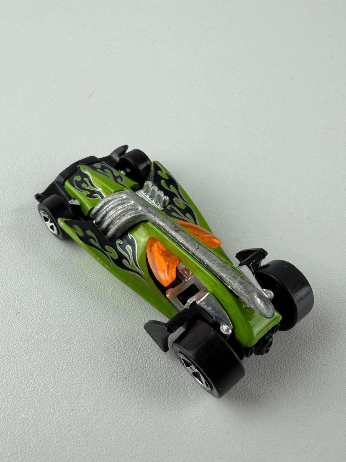 Hot Wheels Vulture Roadster Green Flames Diecast Toy Car 1:64 Scale Model