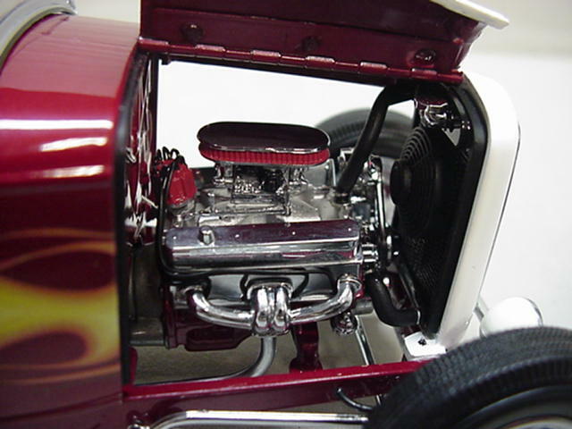 FORD EDELBROCK BRIZIO 1932 NICE HIGHBOY STREET ROD METAL ROADSTER 1-18 GMP