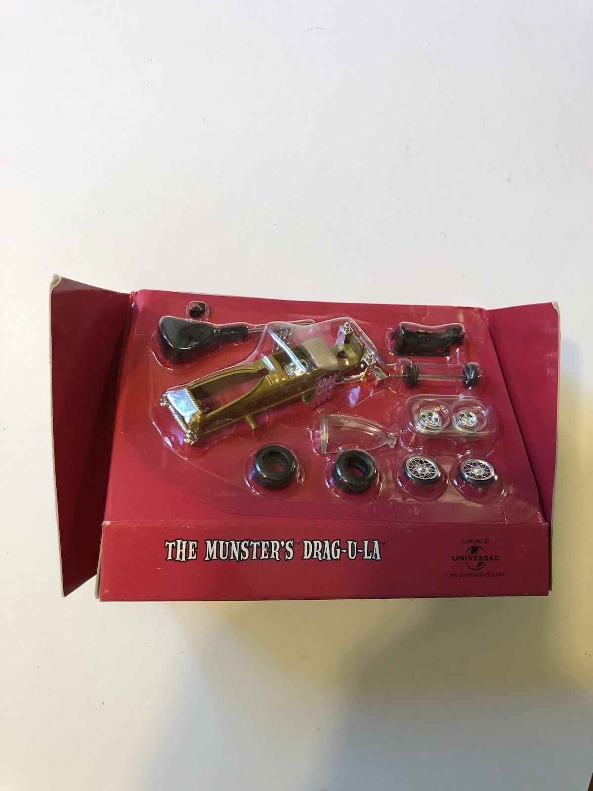 SEALED CONTENTS 2002 JOHNNY LIGHTNING THE MUNSTERS Drag-U-La DIE-CAST MODEL KIT