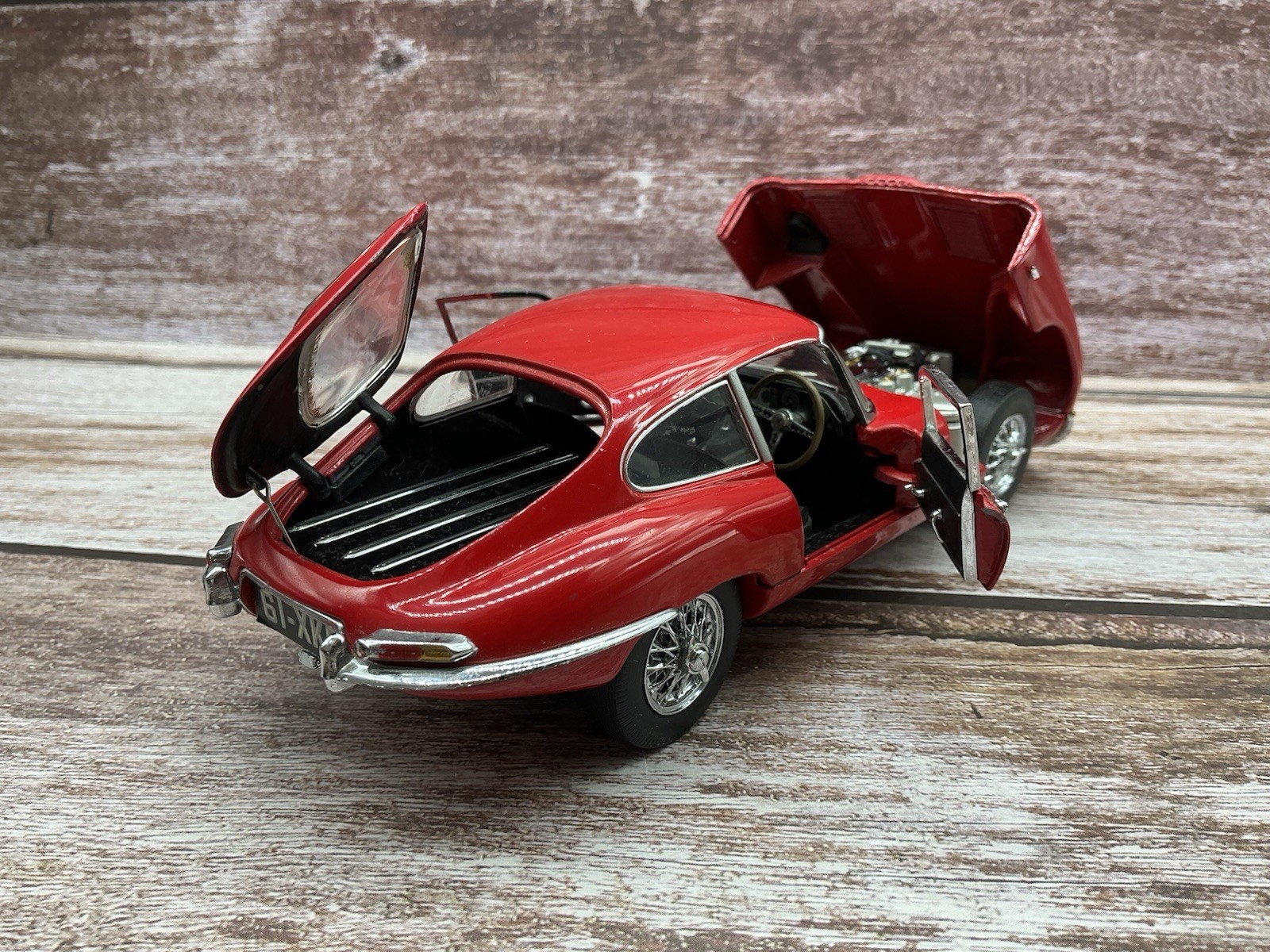 Franklin Mint 1/24 Scale 1961 Jaguar E-Type Coupe Model