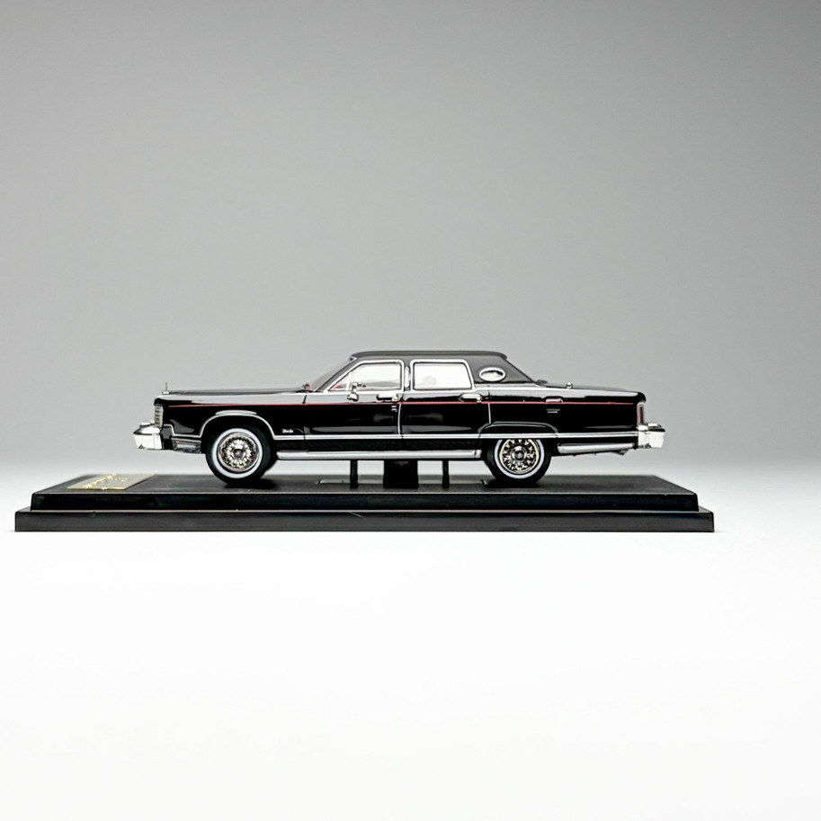 Turning Crush 1/64 Scale 1979 Lincoln Continental Town Car Alloy Model Car
