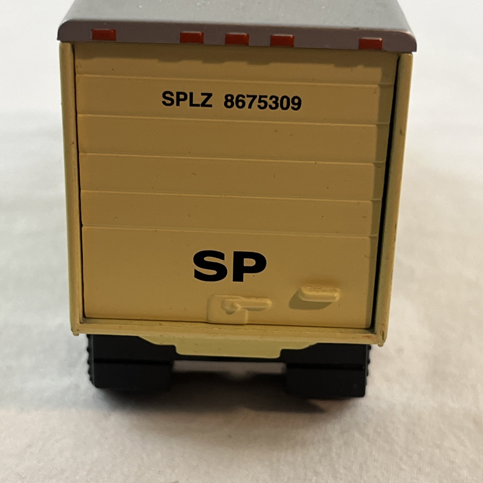 1:43 K Line SPLZ 8675309 Die Cast Kruiser Southern Pacific Golden Pig Service