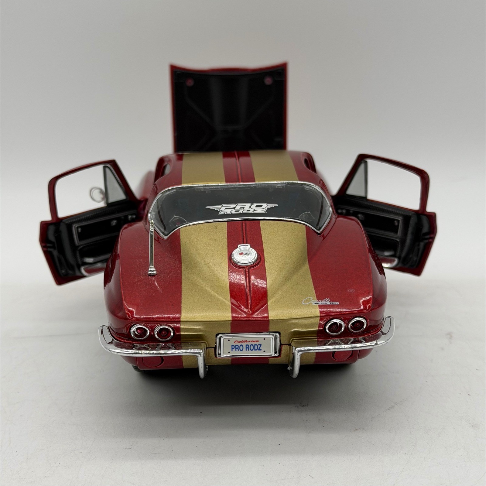 Maisto Pro Rodz 1965 Chevrolet Corvette 1/18 Red/Gold Racing Stripes Diecast Car