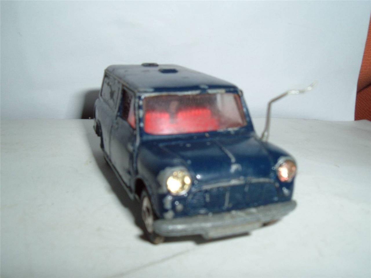 CORGI TOYS POLICE MINI VAN WITH DOORS & AERIAL VINTAGE PLEASE SEE PHOTOS !