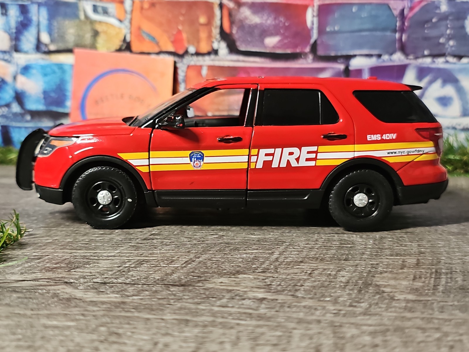 MotorMax 2015 Ford Explorer Interceptor FDNY Red 1:24 Diecast Car NO BOX READ